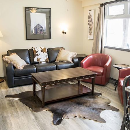 Yamnuska Suites Canmore Ngoại thất bức ảnh