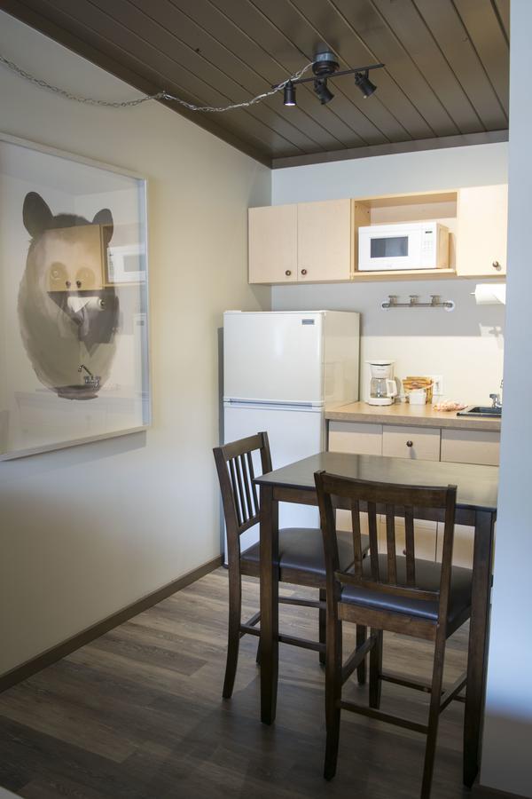 Yamnuska Suites Canmore Ngoại thất bức ảnh