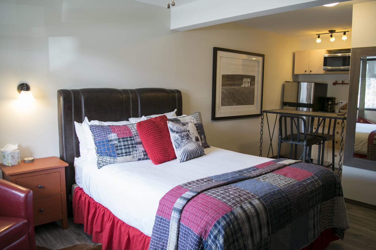 Yamnuska Suites Canmore Ngoại thất bức ảnh