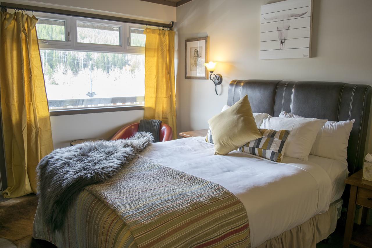 Yamnuska Suites Canmore Ngoại thất bức ảnh