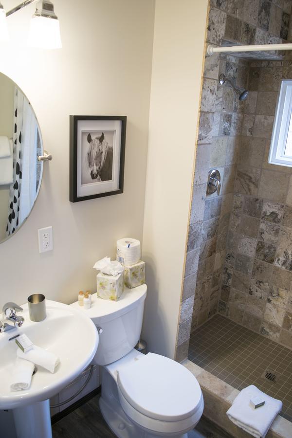 Yamnuska Suites Canmore Ngoại thất bức ảnh