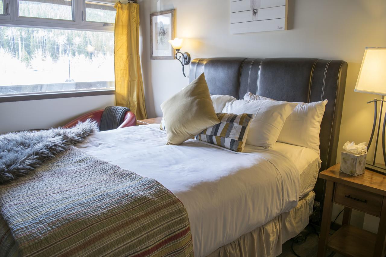 Yamnuska Suites Canmore Ngoại thất bức ảnh
